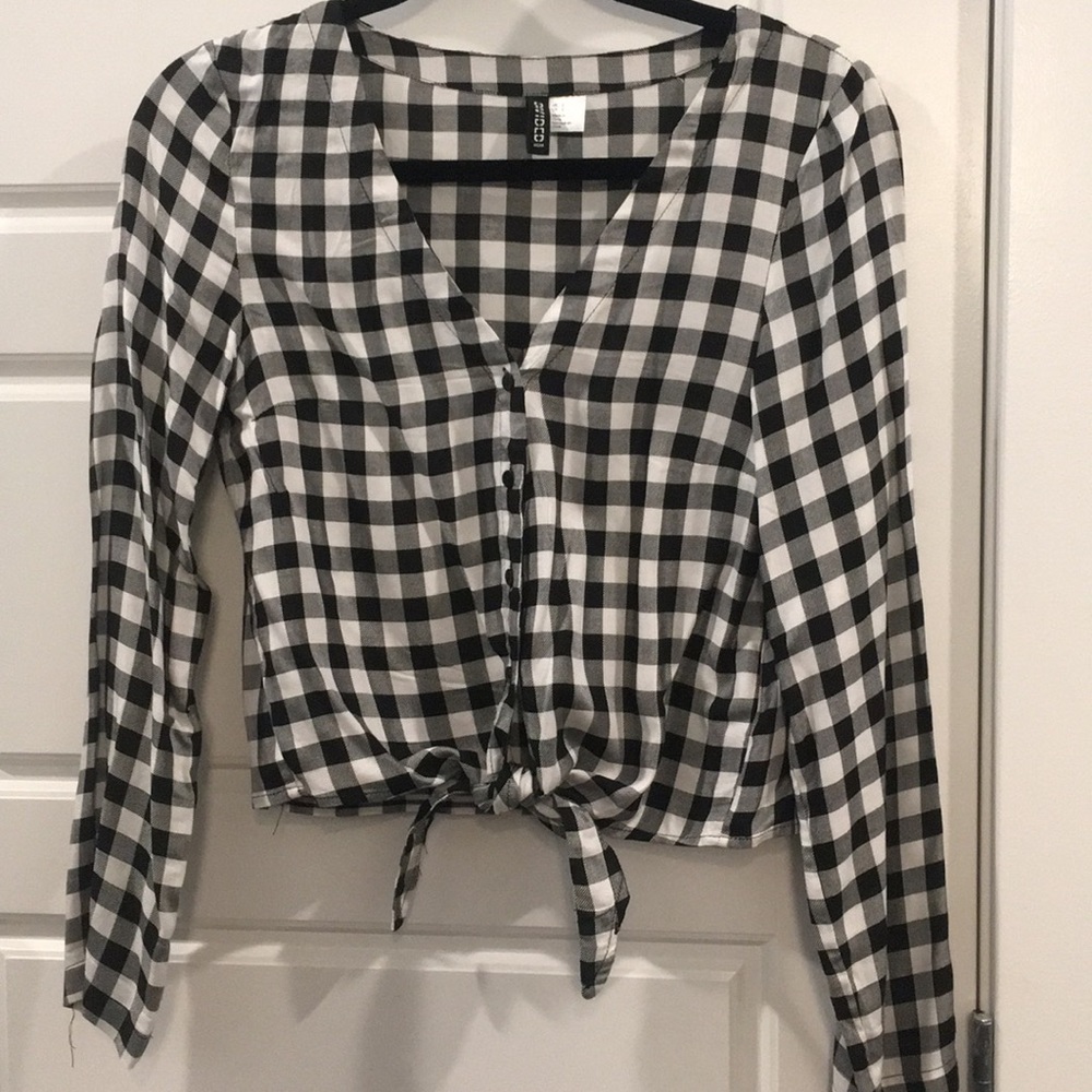 Divided (H&M) Button Up Long Sleeve Crop Top